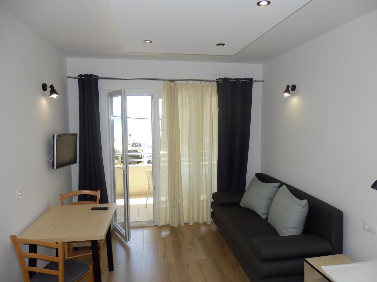 אומיס Apartments Rica מראה חיצוני תמונה