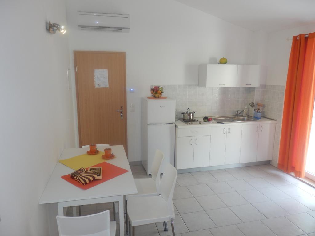 אומיס Apartments Rica מראה חיצוני תמונה